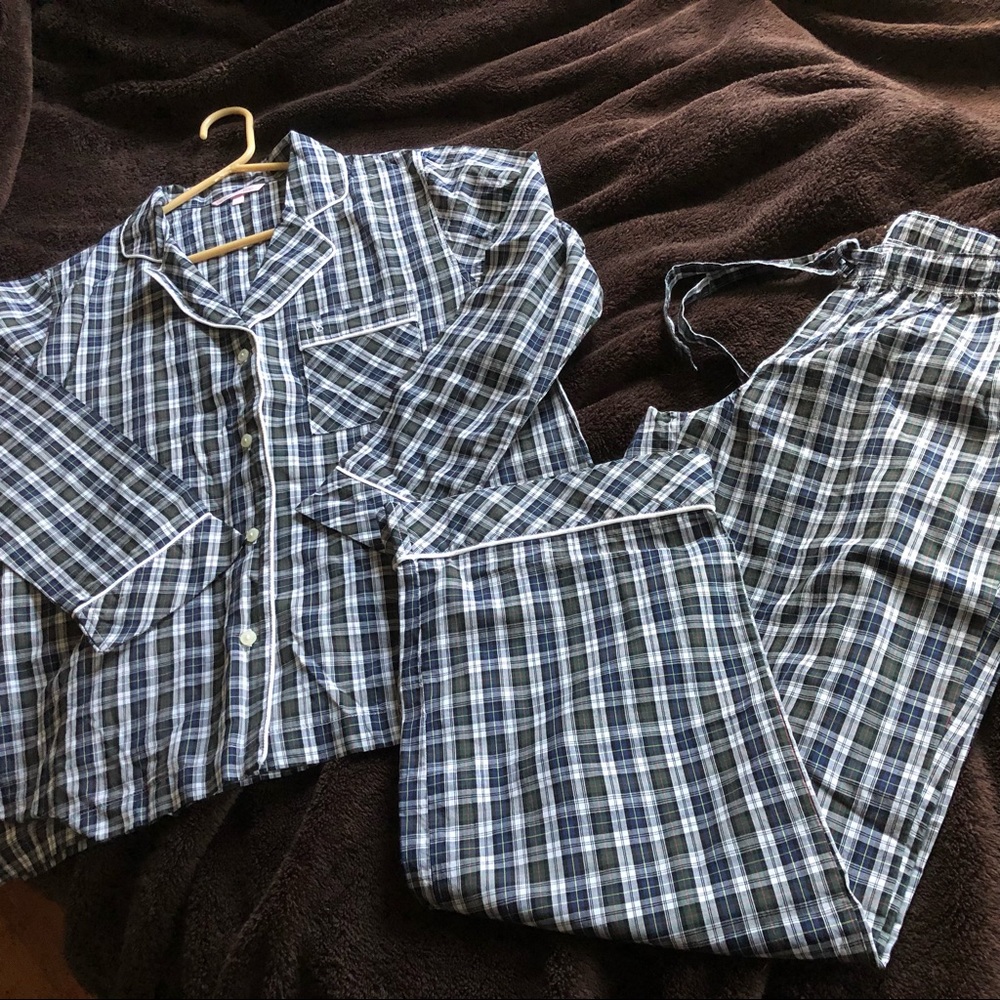 Victoria’s Secret Lightweight Pajama Set